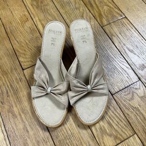 Italian Shoemakers Gold Metallic Bow Wedge Sandals Made in Italy Womens 7.5